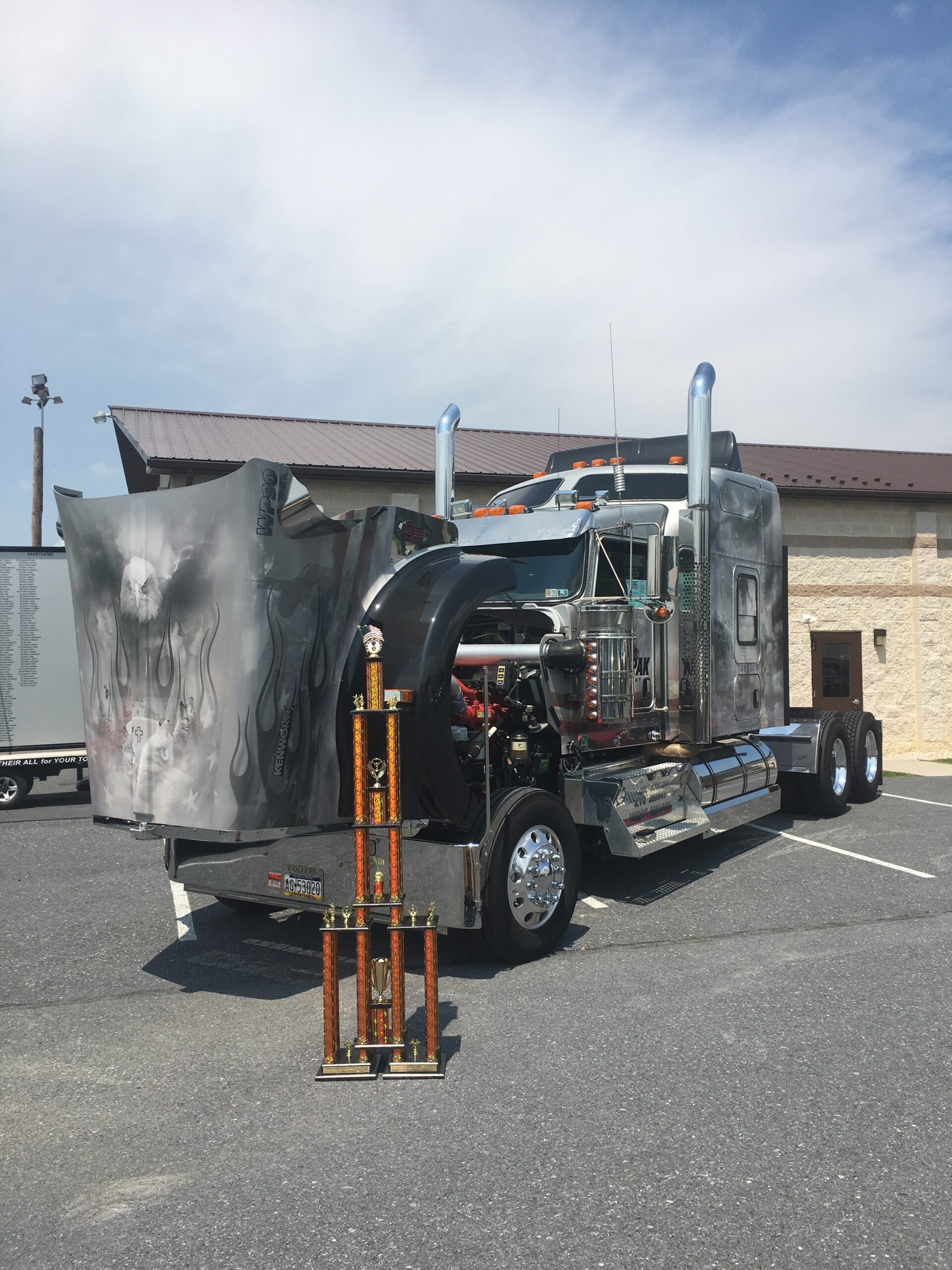 wolfpak transport w900 with trophy